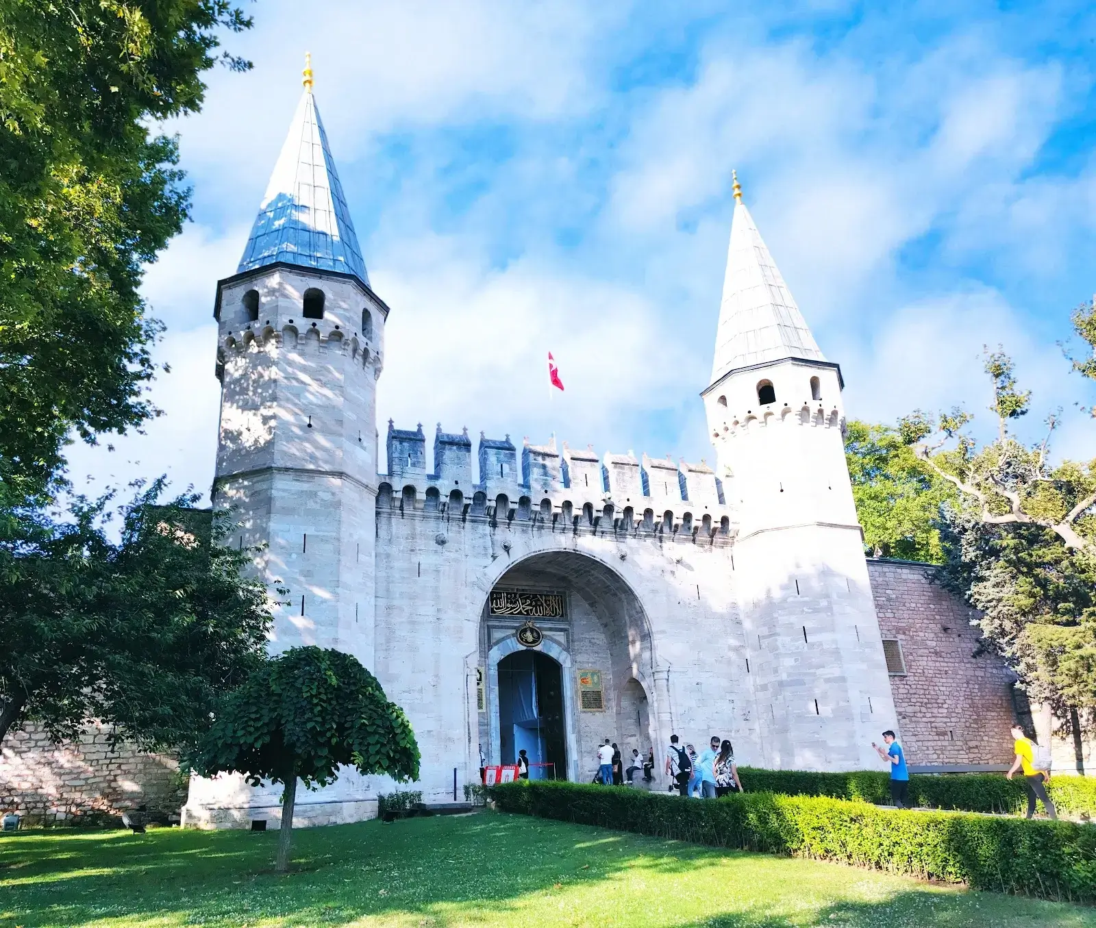 Topkapi Palace entrance security and visitor guidelines